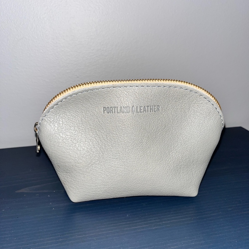 Portland Leather Bella Pouch in Nimbus